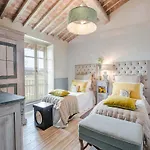 빌라 Villa In Orentano With Private Pool Orentano