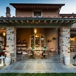 Villa In Orentano With Private Pool 빌라
