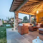 Villa In Orentano With Private Pool 빌라 *