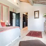 빌라 Villa In Orentano With Private Pool