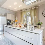 빌라 Villa In Orentano With Private Pool *