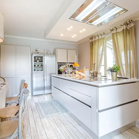 Stylish With Pool Near Lucca 빌라 *