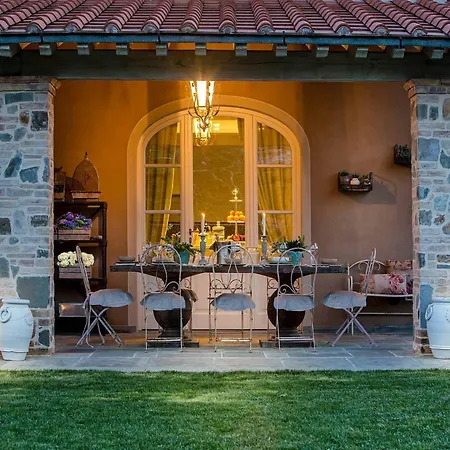 Villa In Orentano With Private Pool 빌라