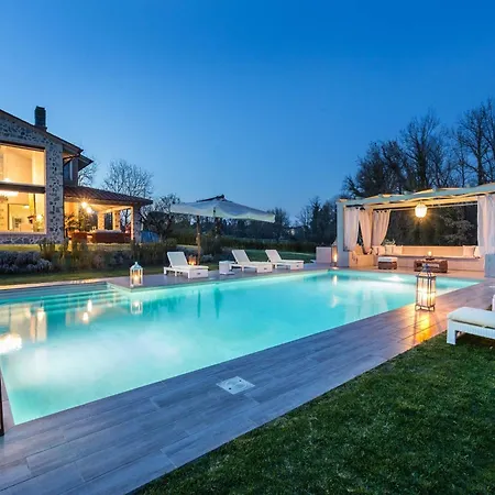 Stylish With Pool Near Lucca 빌라 Orentano