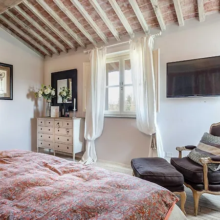 빌라 Villa In Orentano With Private Pool *
