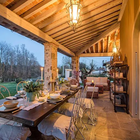 빌라 Stylish With Pool Near Lucca Orentano