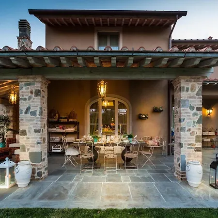Stylish With Pool Near Lucca 빌라