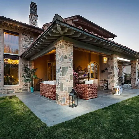 Stylish With Pool Near Lucca