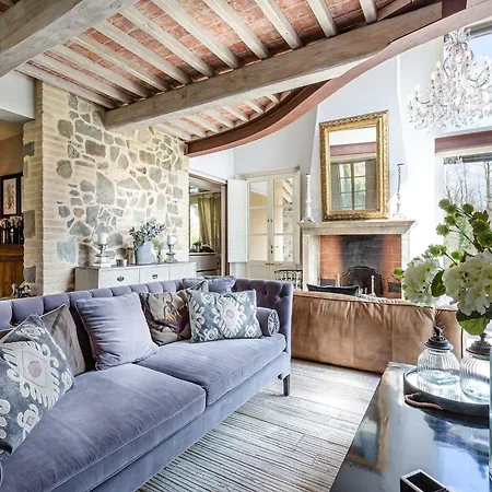 Stylish With Pool Near Lucca 빌라
