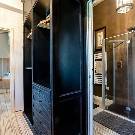 Stylish With Pool Near Lucca 빌라 *