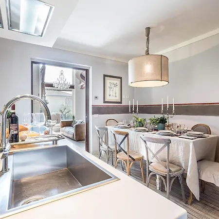 Stylish With Pool Near Lucca 빌라