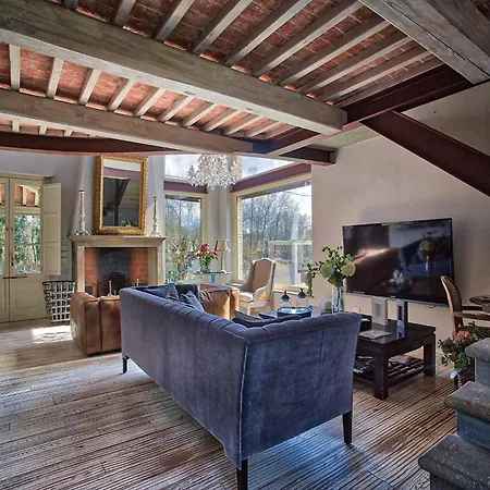 Stylish With Pool Near Lucca 빌라